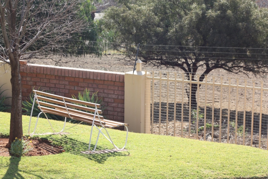 2 Bedroom Property for Sale in Langenhovenpark Free State